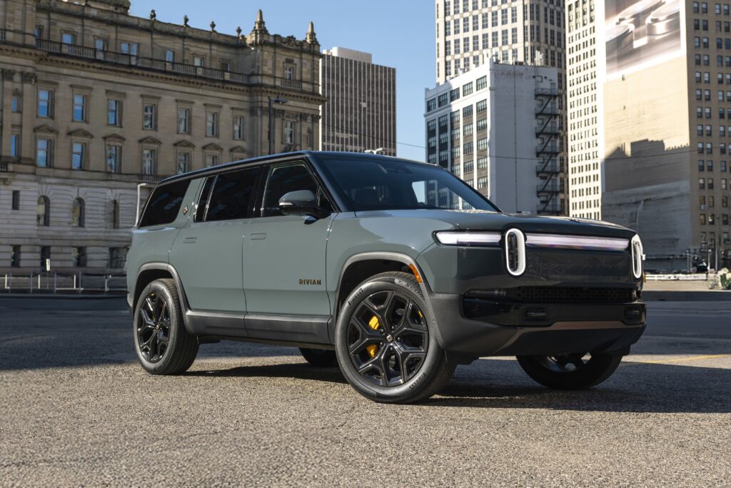 Rivian R1S Quad Max Ascend